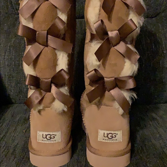 bow uggs - Picture 2 of 4
